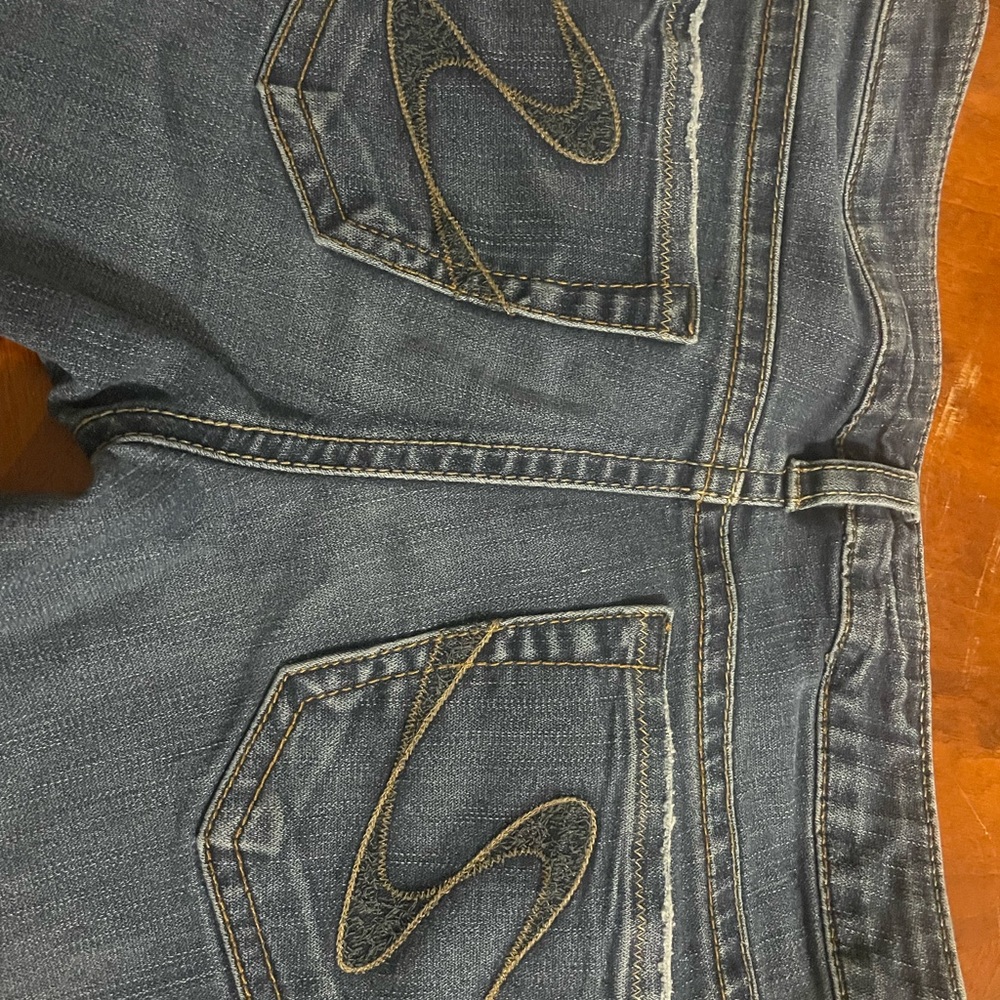 Silver Jeans Co. Women's Tuesday Low Rise Slim Bootcut Jeans - Picture 5 of 7